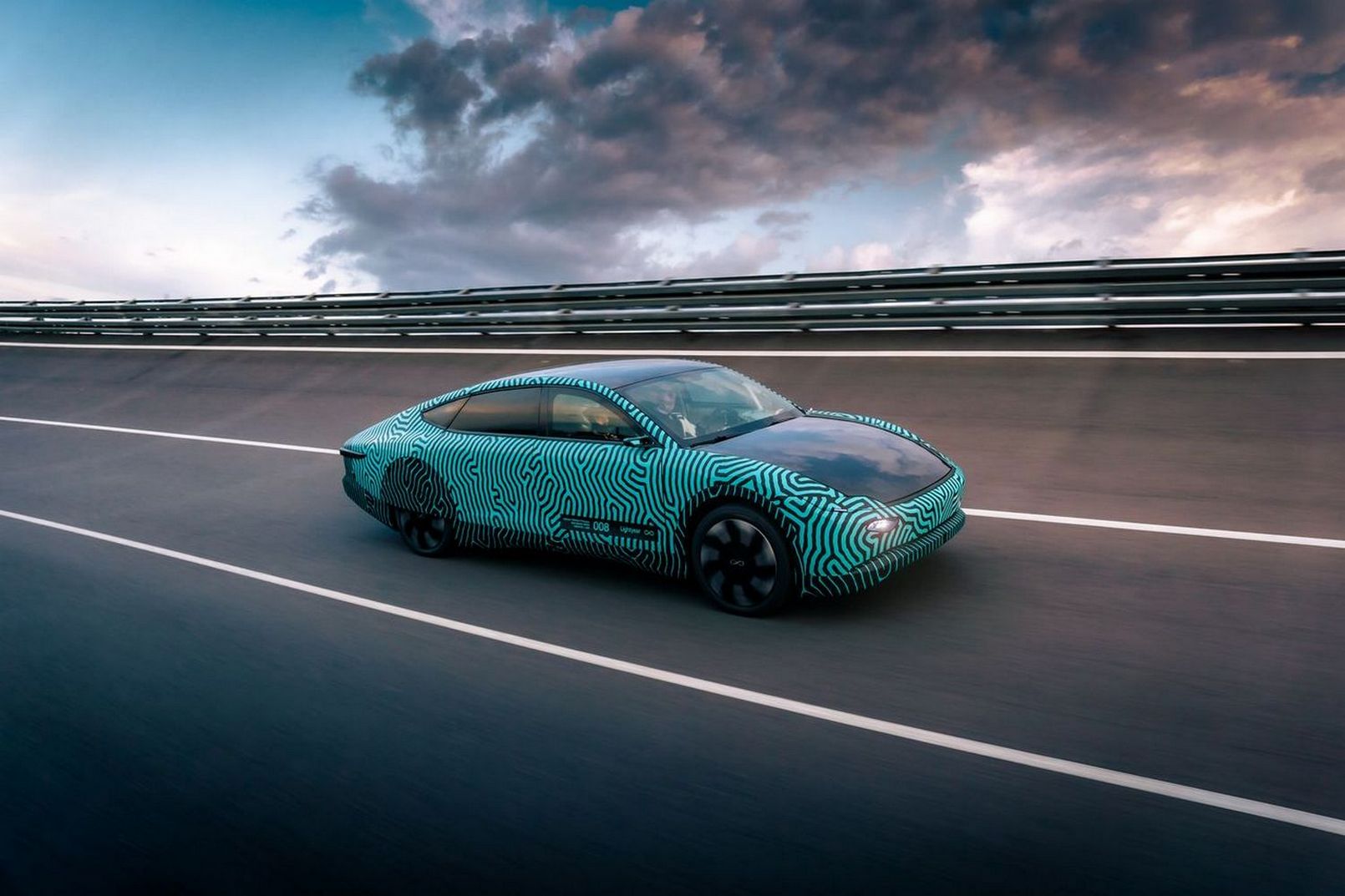 La voiture solaire Lightyear One lors de son essai d’endurance sur piste. © Lightyear 